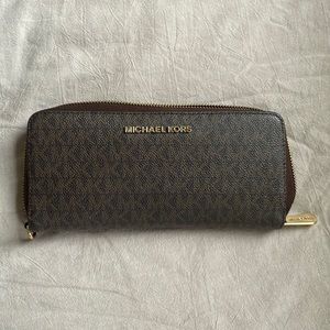 Michael Kors Wallet Monogramed